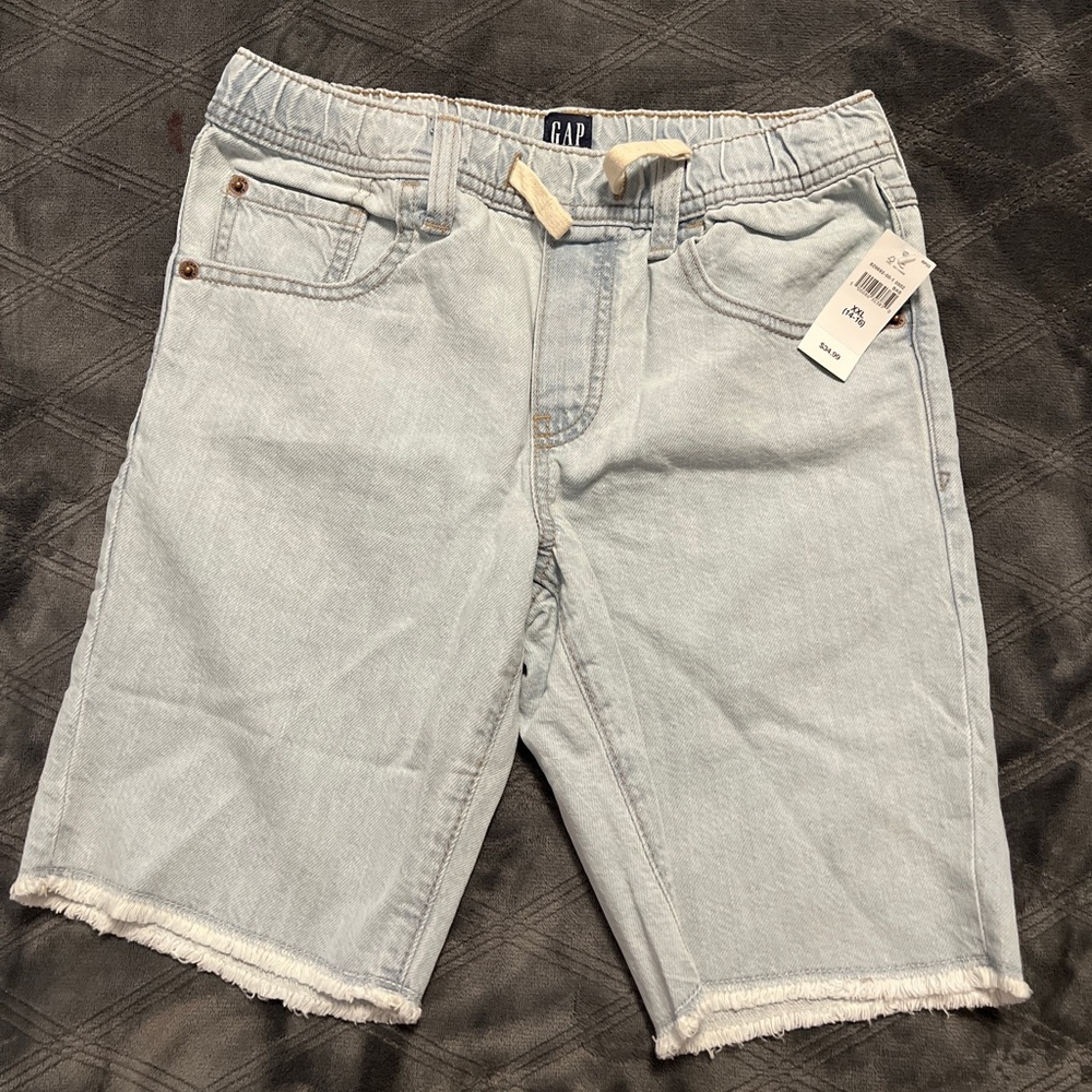 Boys Gap shorts size XXL / 14-16. Brand new with tags